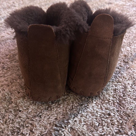 L.L. Bean Men’s Wicked Good Brown Slippers - Picture 7 of 14